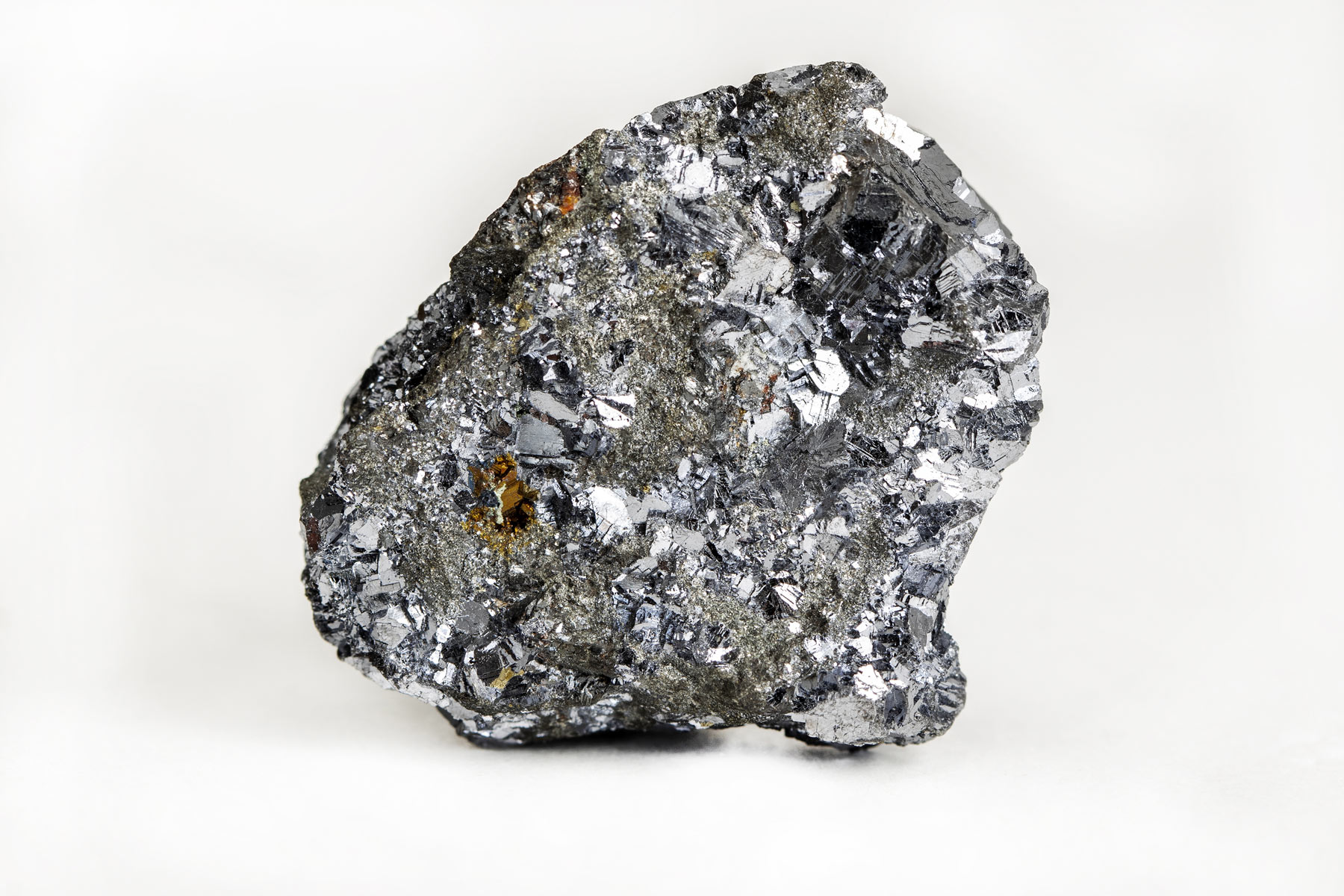 Chromite supplier https://romaktrading.com/products/minerals/chromite-cr