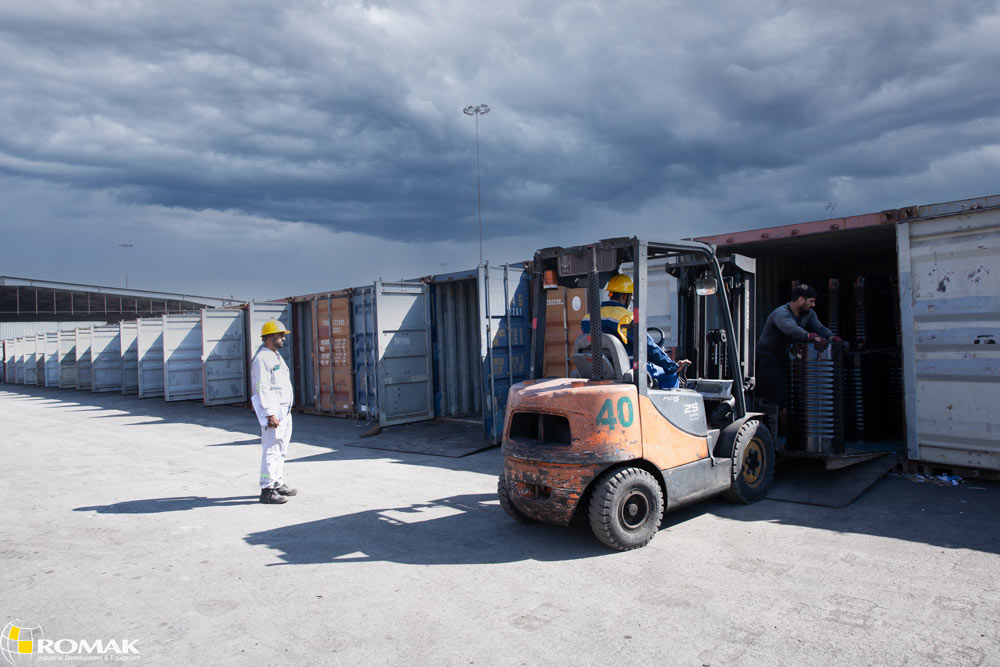 3 Industrial refinery facilities in Iran producing bitumen, with large storage tanks and pipelines visible against a clear sky, illustrating the advanced manufacturing process.