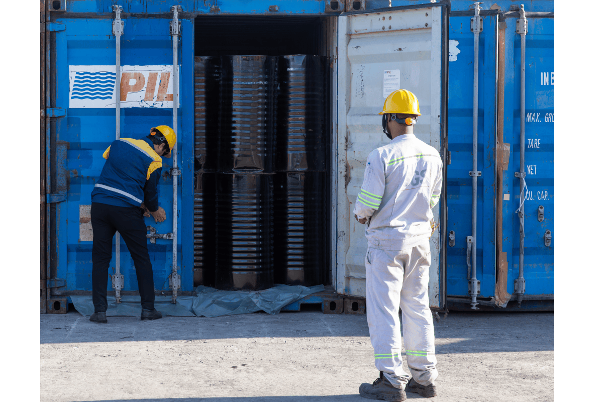 SGS inspection process for Iran bitumen quality SGS inspection process for Iran bitumen quality verification – ensuring compliance with international standards.